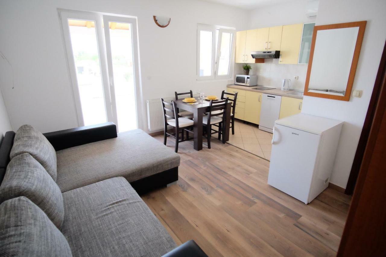 Apartmani Svemir Drage Eksteriør billede